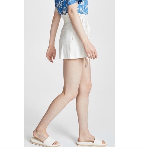 ALICE + OLIVIA 2000’s Vintage Pinstriped Laurie Paperbag shorts, Size 0. - Picture 8 of 10